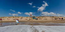 The lifeguards on the beach in Gironde © Philip Plisson / Plisson La Trinité / AA35097 - Photo Galleries - Lifeboat society