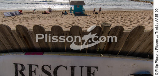 The lifeguards on the beach in Gironde - © Philip Plisson / Plisson La Trinité / AA35100 - Photo Galleries - Sea rescuer