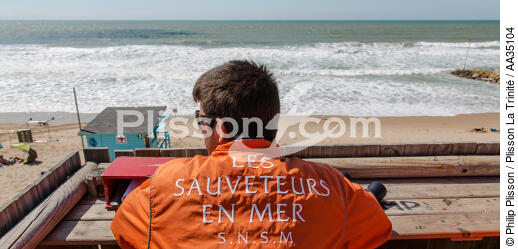 Les nageurs-sauveteurs sur une plage en Gironde - © Philip Plisson / Plisson La Trinité / AA35104 - Nos reportages photos - Personnage