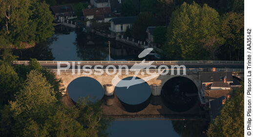 Le Loiret vue du ciel - © Philip Plisson / Plisson La Trinité / AA35142 - Nos reportages photos - Construction