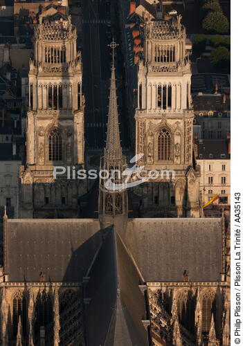 Orléans view of the sky - © Philip Plisson / Plisson La Trinité / AA35143 - Photo Galleries - Religious monument