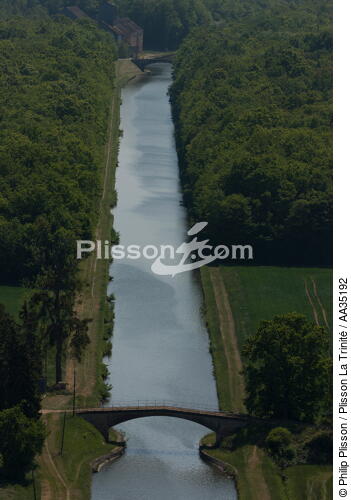 Le Loiret vue du ciel - © Philip Plisson / Plisson La Trinité / AA35192 - Nos reportages photos - Pont