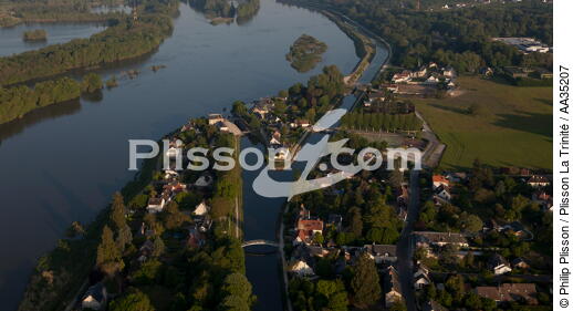 Combleux on the Loire - © Philip Plisson / Plisson La Trinité / AA35207 - Photo Galleries - Le Loiret vue du ciel
