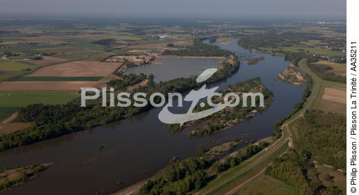 Le Loiret vue du ciel - © Philip Plisson / Plisson La Trinité / AA35211 - Nos reportages photos - Centre