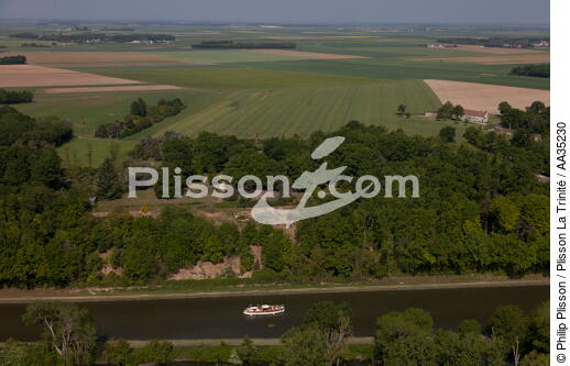 Le Loiret vue du ciel - © Philip Plisson / Plisson La Trinité / AA35230 - Nos reportages photos - Navigation fluviale