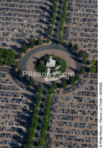 Le Loiret vue du ciel - © Philip Plisson / Plisson La Trinité / AA35262 - Nos reportages photos - Monument religieux