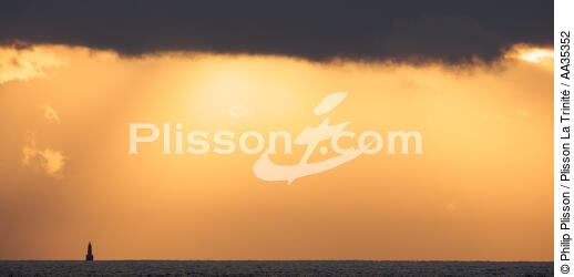 sunset - © Philip Plisson / Plisson La Trinité / AA35352 - Photo Galleries - French Lighthouses