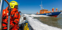 Winching exercise with the boat SNSM Royan © Philip Plisson / Plisson La Trinité / AA35401 - Photo Galleries - Lifeboat society