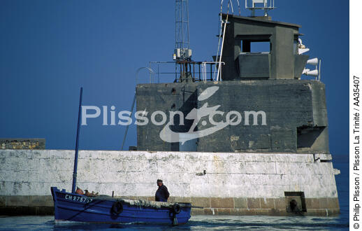 Retour de pêche à Cherbourg - © Philip Plisson / Plisson La Trinité / AA35407 - Nos reportages photos - Manche [La]