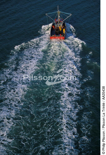 Pêche côtière - © Philip Plisson / Plisson La Trinité / AA35438 - Nos reportages photos - Vertical