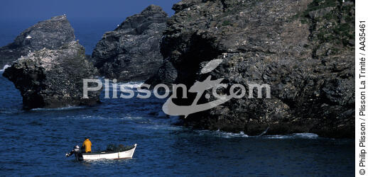Petite pêche à Belle-Ile - © Philip Plisson / Plisson La Trinité / AA35461 - Nos reportages photos - Pêche