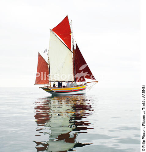 Lobster boat in Quiberon Bay - © Philip Plisson / Plisson La Trinité / AA35481 - Photo Galleries - Square format