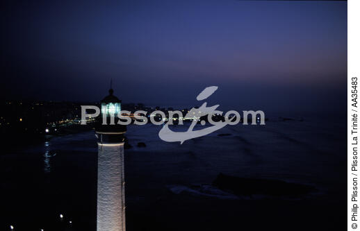 Le phare de Biarritz - © Philip Plisson / Plisson La Trinité / AA35483 - Nos reportages photos - Nuit