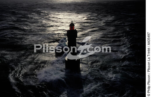 La Jument lighthouse in front of Ouessant Island - © Philip Plisson / Plisson La Trinité / AA35497 - Photo Galleries - Backlit