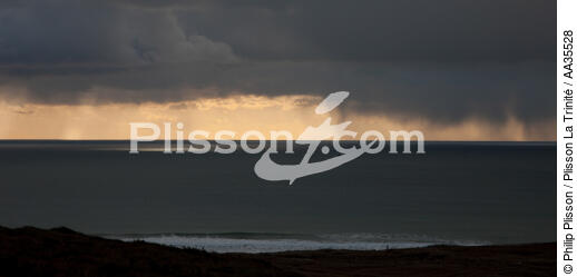 Lumière sur la mer d'iroise - © Philip Plisson / Plisson La Trinité / AA35528 - Nos reportages photos - Finistère