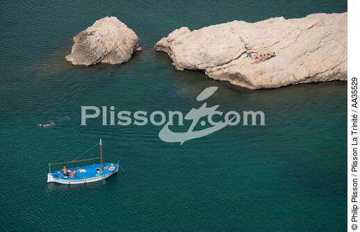Pointed to Marseille - © Philip Plisson / Plisson La Trinité / AA35529 - Photo Galleries - Town [13]
