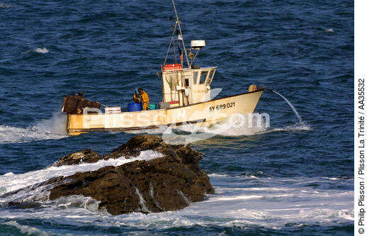 Petite pêche en baie de Quiberon - © Philip Plisson / Plisson La Trinité / AA35532 - Nos reportages photos - Site [56]