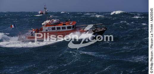 lifeboat at sea - © Philip Plisson / Plisson La Trinité / AA35545 - Photo Galleries - Lifesaving at sea