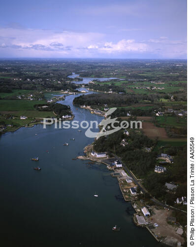 La rivière de Crac'h dans le Morbihan - © Philip Plisson / Plisson La Trinité / AA35549 - Nos reportages photos - Vertical