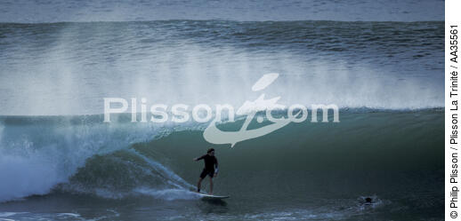 Surfing in South West France - © Philip Plisson / Plisson La Trinité / AA35561 - Photo Galleries - Sport and Leisure