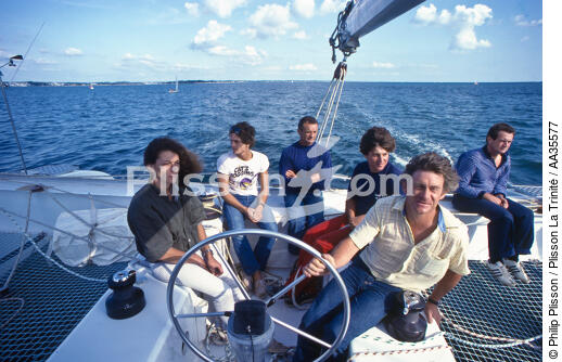Florence Arthaud, Eric Tabarly, olive Kersauzon, Patrick Morvan and Jean Le Cam aboard Jet Service [AT] - © Philip Plisson / Plisson La Trinité / AA35577 - Photo Galleries - Tabarly Eric