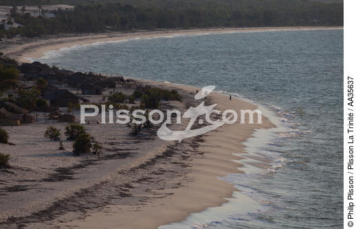 Madagarscar côte Nord Ouest - © Philip Plisson / Plisson La Trinité / AA35637 - Nos reportages photos - Village
