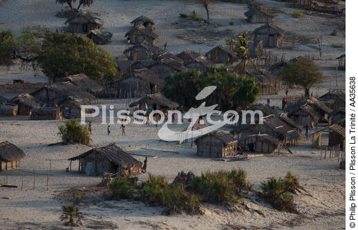 Madagarscar côte Nord Ouest - © Philip Plisson / Plisson La Trinité / AA35638 - Nos reportages photos - Construction
