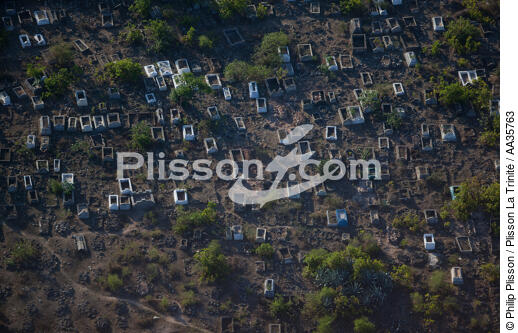 Majunga, North West coast of Madagascar. - © Philip Plisson / Plisson La Trinité / AA35763 - Photo Galleries - Cemetery