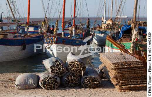 Port de Majunga, côtes Nord Ouest de Madagascar. - © Philip Plisson / Plisson La Trinité / AA35839 - Nos reportages photos - Port