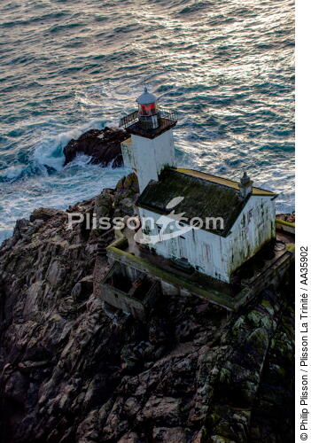 Le phare de Tevennec - © Philip Plisson / Plisson La Trinité / AA35902 - Nos reportages photos - Finistère