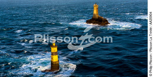 La Plate et le phare de la Vieille - © Philip Plisson / Plisson La Trinité / AA35904 - Nos reportages photos - Sein [Raz de]
