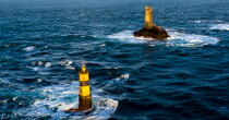 La Plate et le phare de la Vieille © Philip Plisson / Plisson La Trinité / AA35904 - Nos reportages photos - Sein [Raz de]