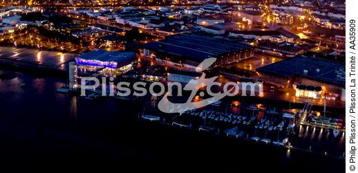 The port of Lorient by night - © Philip Plisson / Plisson La Trinité / AA35909 - Photo Galleries - Town [56]