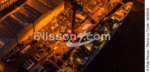 Le port de Lorient de nuit - © Philip Plisson / Plisson La Trinité / AA35918 - Nos reportages photos - Ville [56]
