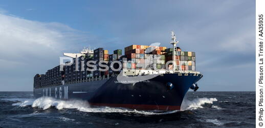 Le porte conteneur Marco Polo - © Philip Plisson / Plisson La Trinité / AA35935 - Nos reportages photos - Le CMA CGM Marco Polo