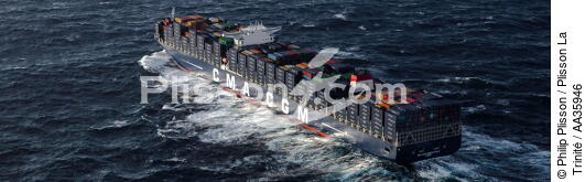 The container door Marco Polo - © Philip Plisson / Plisson La Trinité / AA35946 - Photo Galleries - Containerships, the excess