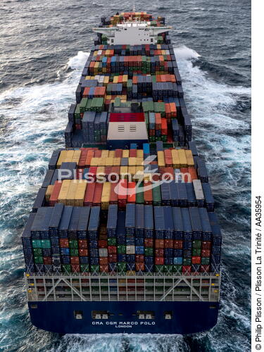 The container door Marco Polo - © Philip Plisson / Plisson La Trinité / AA35954 - Photo Galleries - CMA CGM Marco Polo