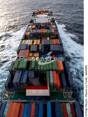 The container door Marco Polo - © Philip Plisson / Plisson La Trinité / AA35955 - Photo Galleries - CMA CGM Marco Polo