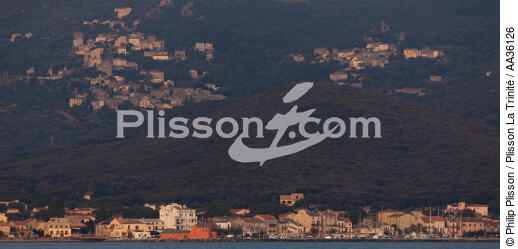 Cap Corse, côte Est - © Philip Plisson / Plisson La Trinité / AA36126 - Nos reportages photos - Construction