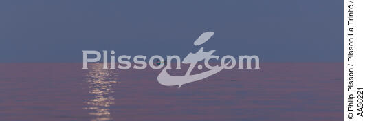 Corsica South East - © Philip Plisson / Plisson La Trinité / AA36221 - Photo Galleries - Calm sea