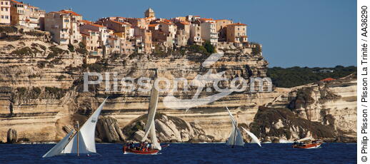 Bonifacio, Corse - © Philip Plisson / Plisson La Trinité / AA36290 - Nos reportages photos - Bonifacio