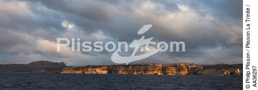 Bonifacio, Corse - © Philip Plisson / Plisson La Trinité / AA36297 - Nos reportages photos - Collection Créative