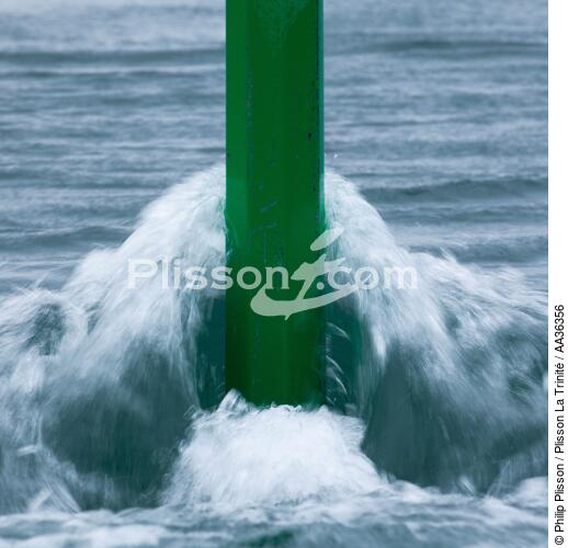 Input current of the Gulf of Morbihan - © Philip Plisson / Plisson La Trinité / AA36356 - Photo Galleries - Maritime Signals