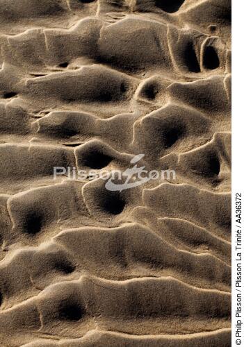 On the sand - © Philip Plisson / Plisson La Trinité / AA36372 - Photo Galleries - Sand