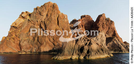 La réserve naturelle de la presqu'île de Scandola, Corse - © Philip Plisson / Plisson La Trinité / AA36420 - Nos reportages photos - D'Ajaccio à la pointe de la Revellata