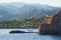 Golfe de Pinarellu, Corse © Philip Plisson / Plisson La Trinité / AA36516 - Nos reportages photos - La France vue de la mer