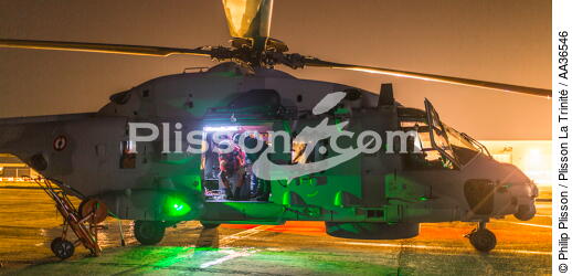 La flottille 33F - © Philip Plisson / Plisson La Trinité / AA36546 - Nos reportages photos - Hélicoptère militaire