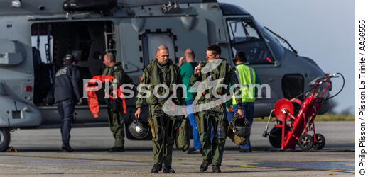 La flottille 33F - © Philip Plisson / Plisson La Trinité / AA36555 - Nos reportages photos - Hélicoptère