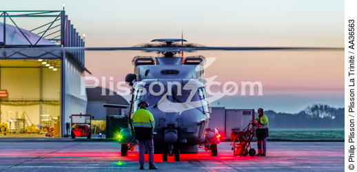La flottille 33F - © Philip Plisson / Plisson La Trinité / AA36563 - Photo Galleries - Military helicopter