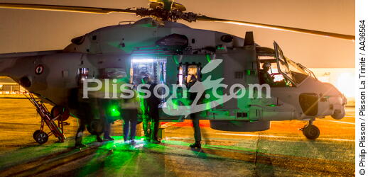 La flottille 33F - © Philip Plisson / Plisson La Trinité / AA36564 - Photo Galleries - Military helicopter